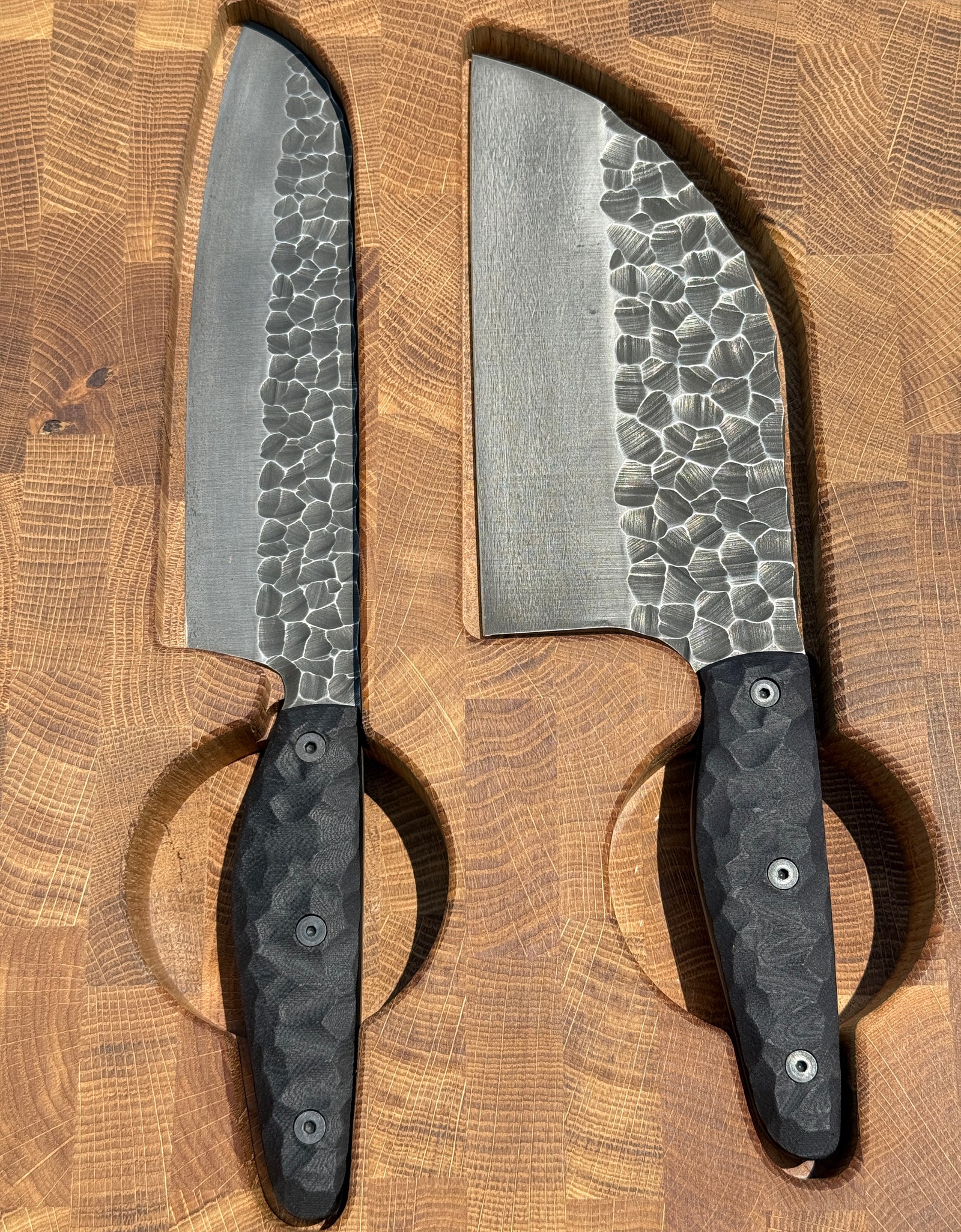 Textured Kitchen Set: Cutting Board and Knives