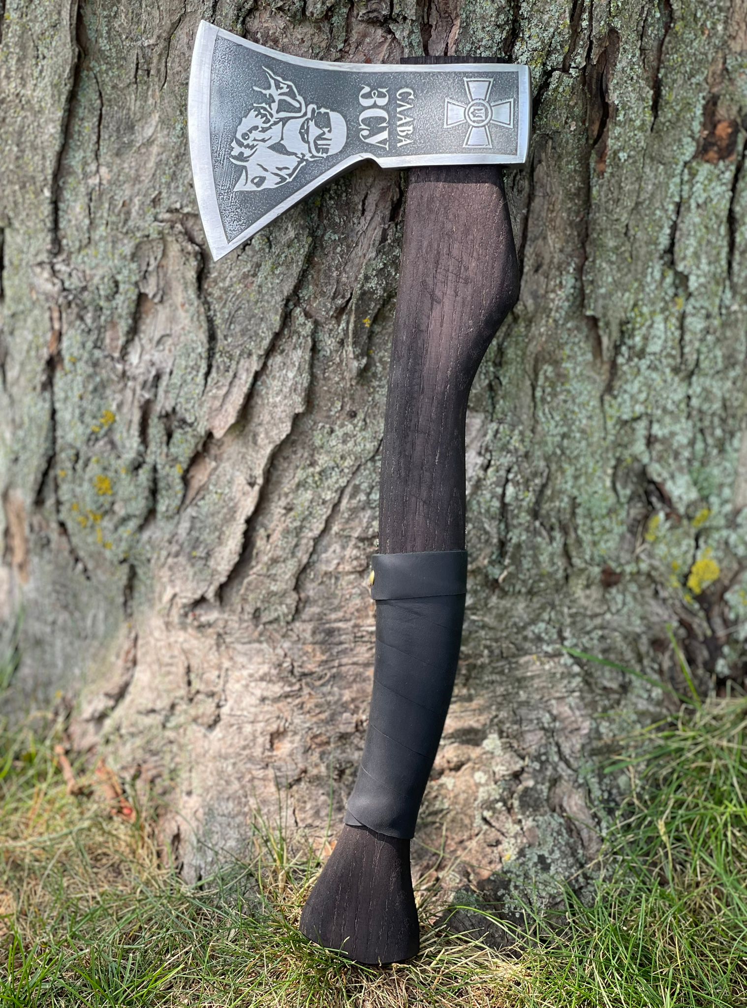 Heavy-duty AX Слава ЗСУ / Glory to the Armed Forces of Ukraine with wooden handle and leather wrap